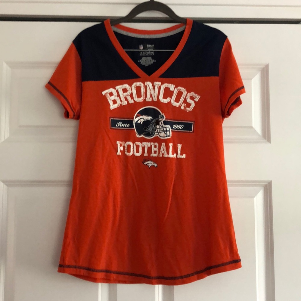 NFL Denver Broncos v neck tee size L